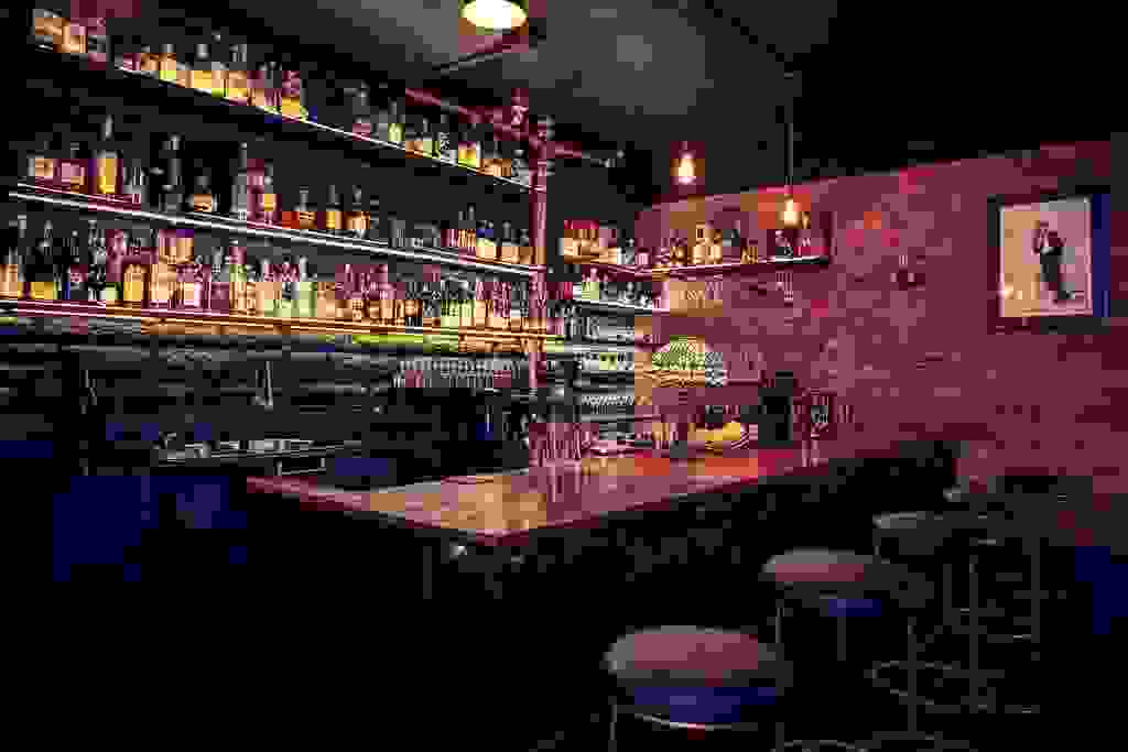 Revolver Bar Bar