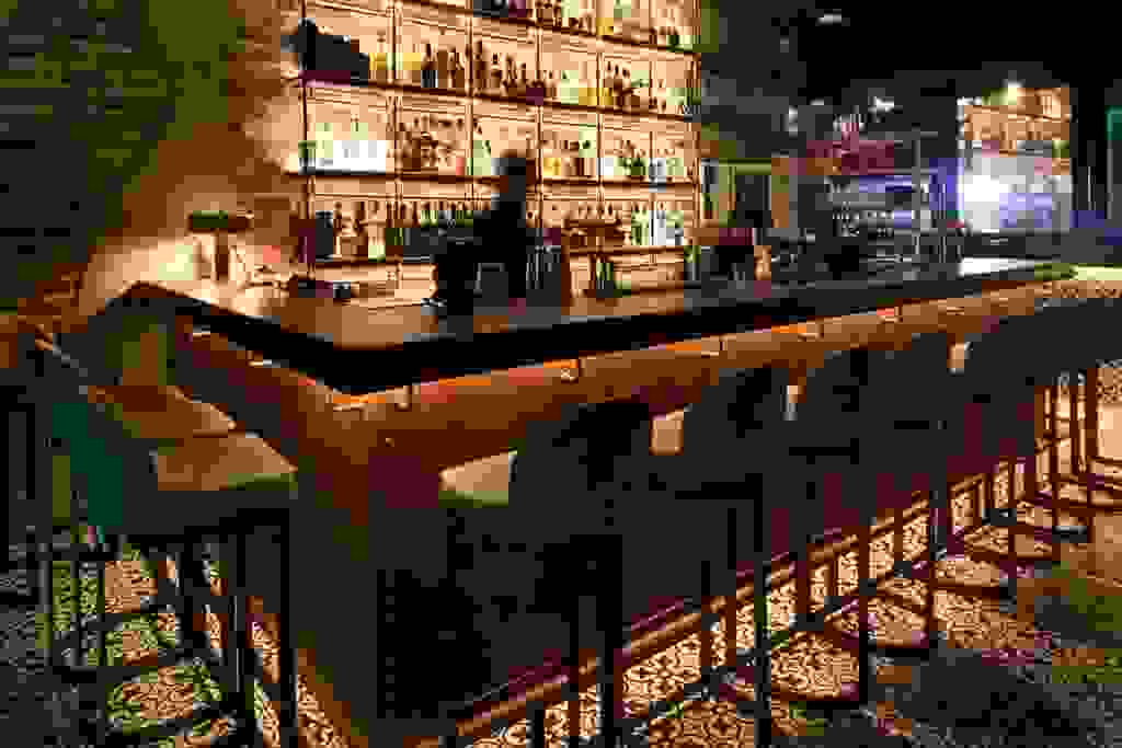 Hidden Bar Bar