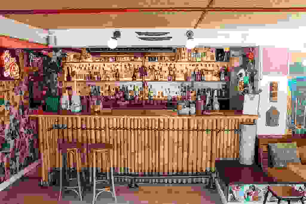 Flamingos Tiki Bar Bar